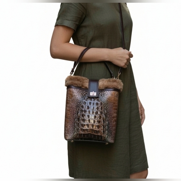 Brahmin Shira Genuine Shearling Croc Embossed Leather Bucket Shoulder Bag EUC - Picture 2 of 13